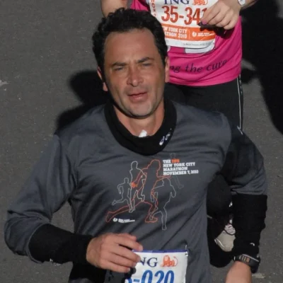 Doctor German incentivando a sus pacientes en la Maraton de New York